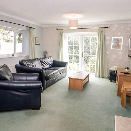 Treetops Colwyn Bay Exterior photo