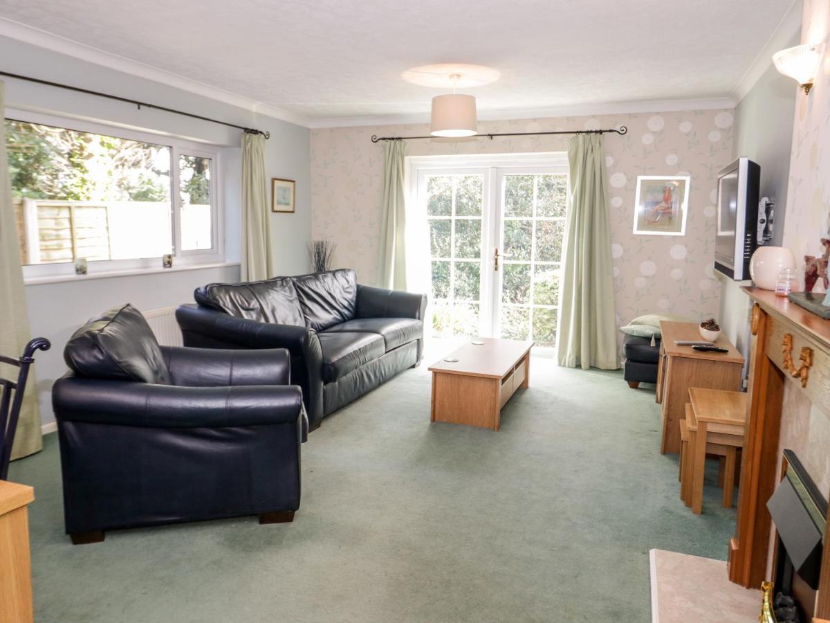 Treetops Colwyn Bay Exterior photo